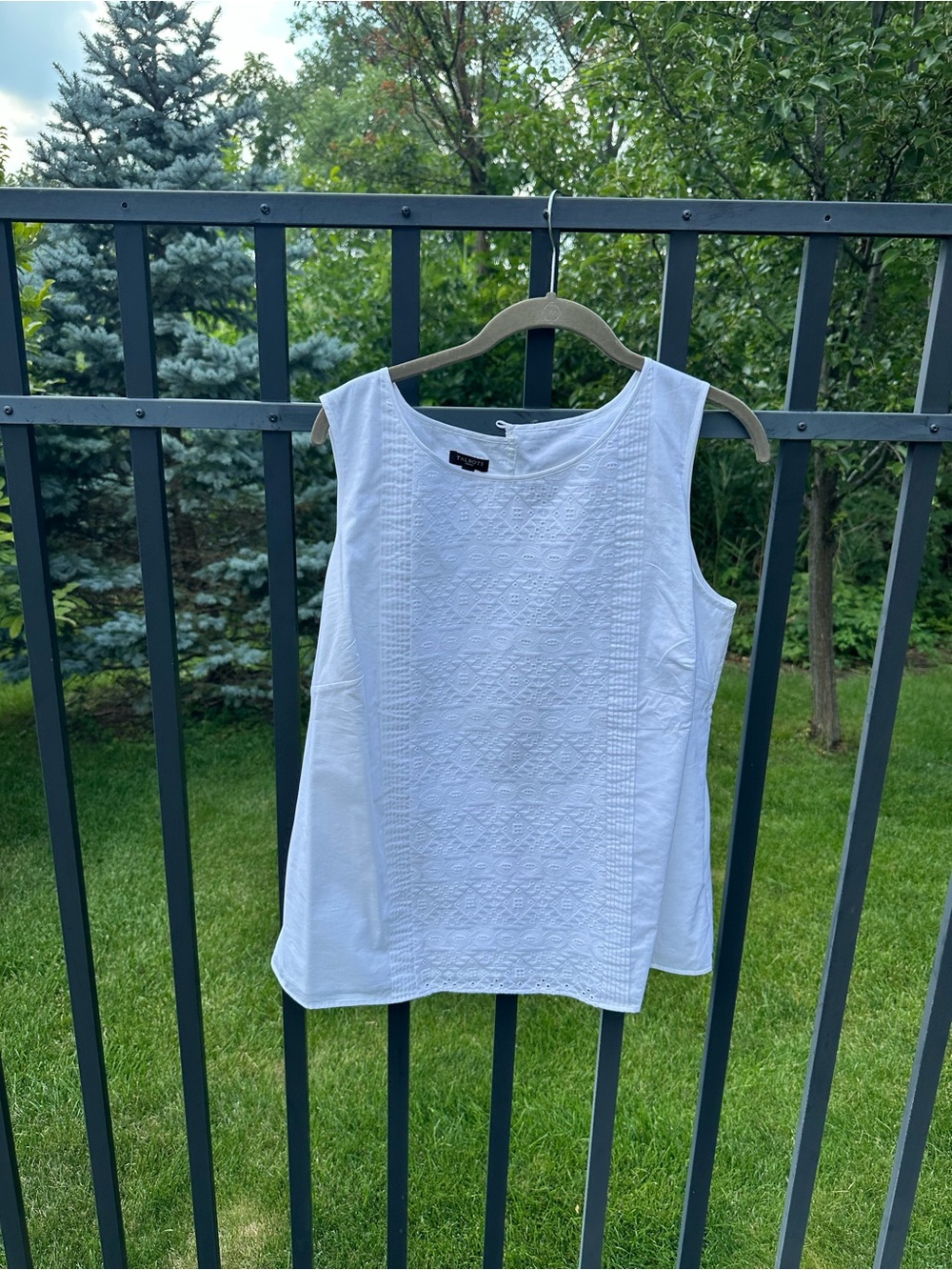 Talbots White Sleeveless Embroidered Cotton Camisole